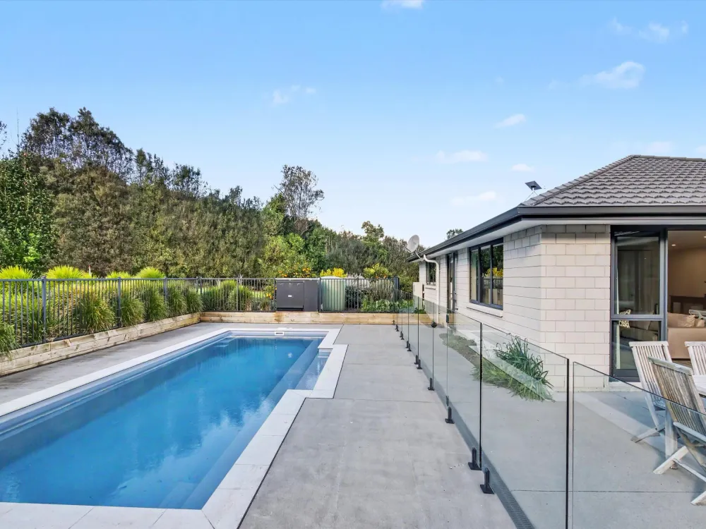 Photos of 640 Esdaile Road