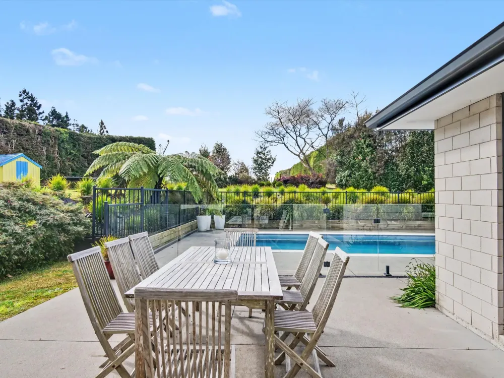 Photos of 640 Esdaile Road