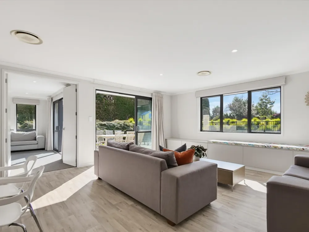 Photos of 640 Esdaile Road