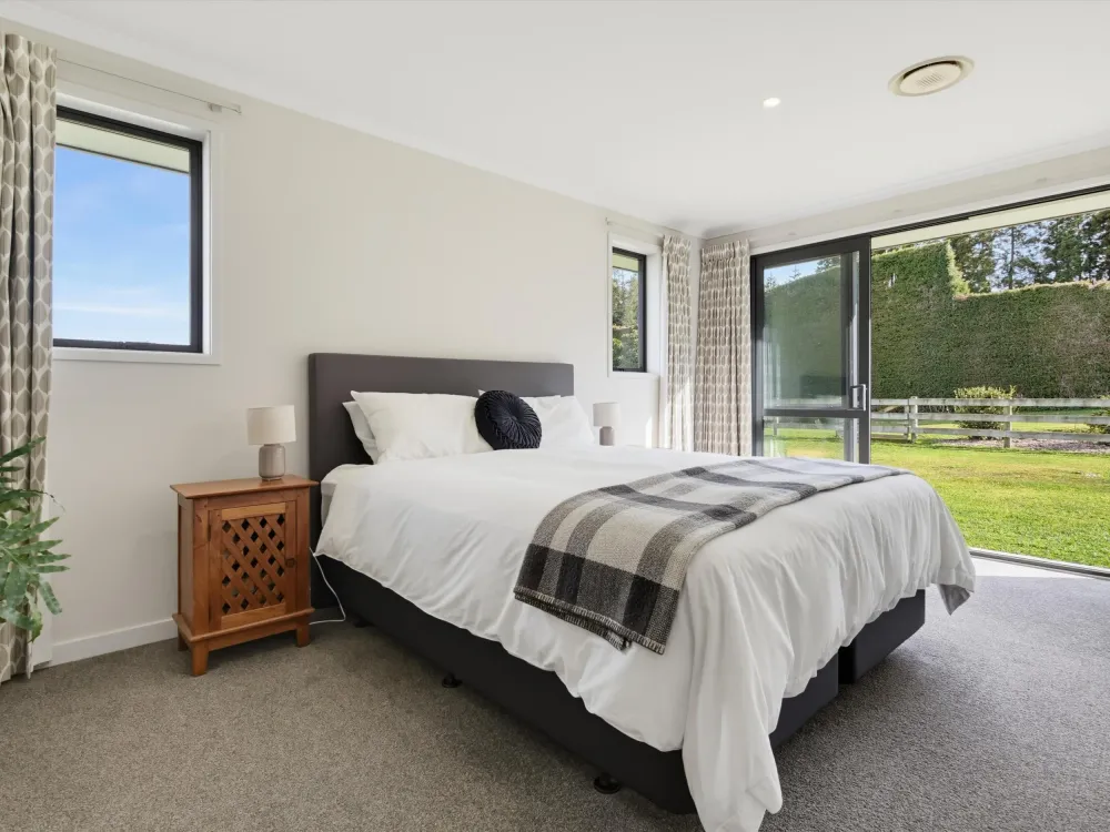 Photos of 640 Esdaile Road