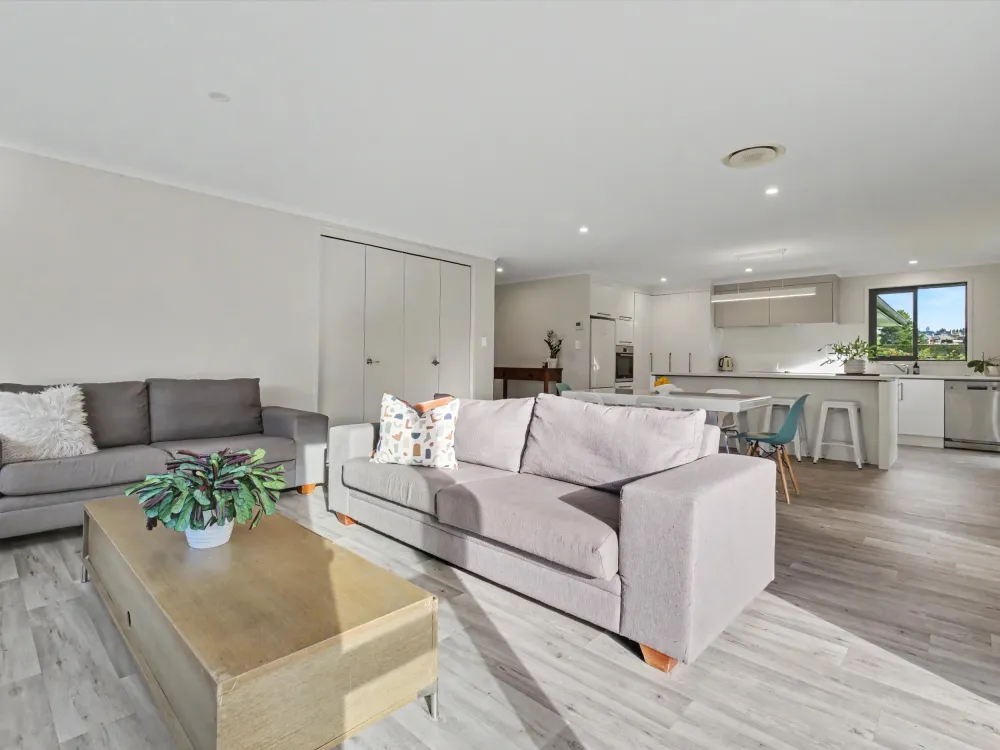 Photos of 640 Esdaile Road