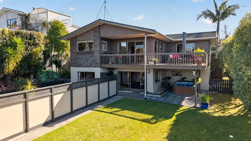 Photos of 4 Valdese Rise