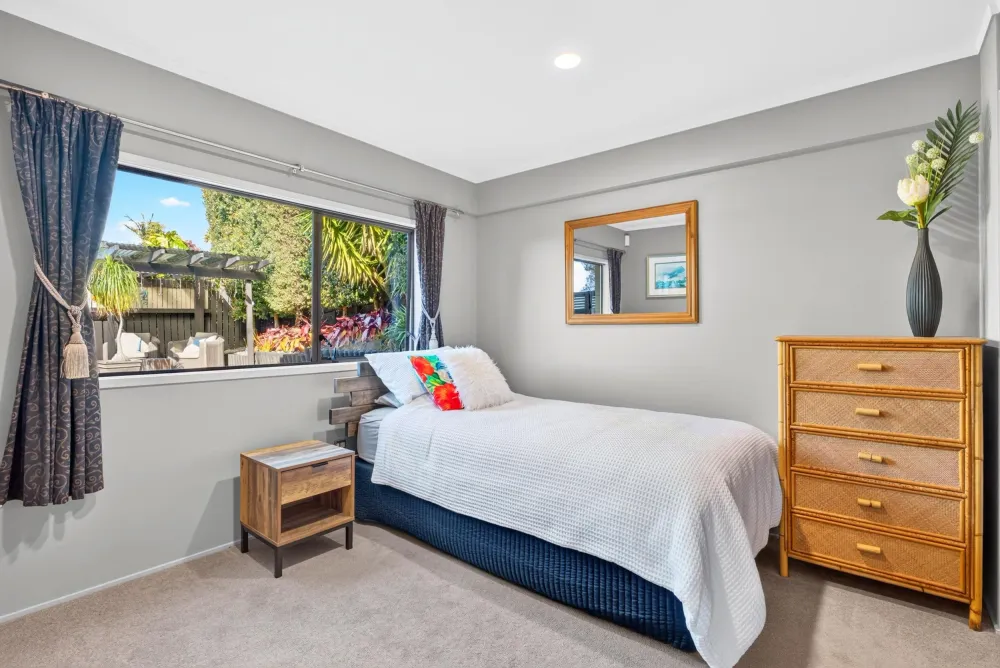Photos of 4 Valdese Rise