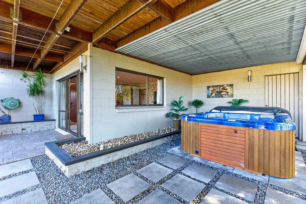 Photos of 4 Valdese Rise