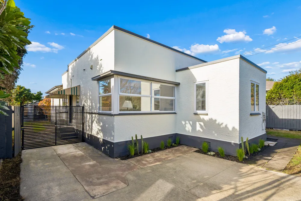Photos of 32 Hendon Avenue