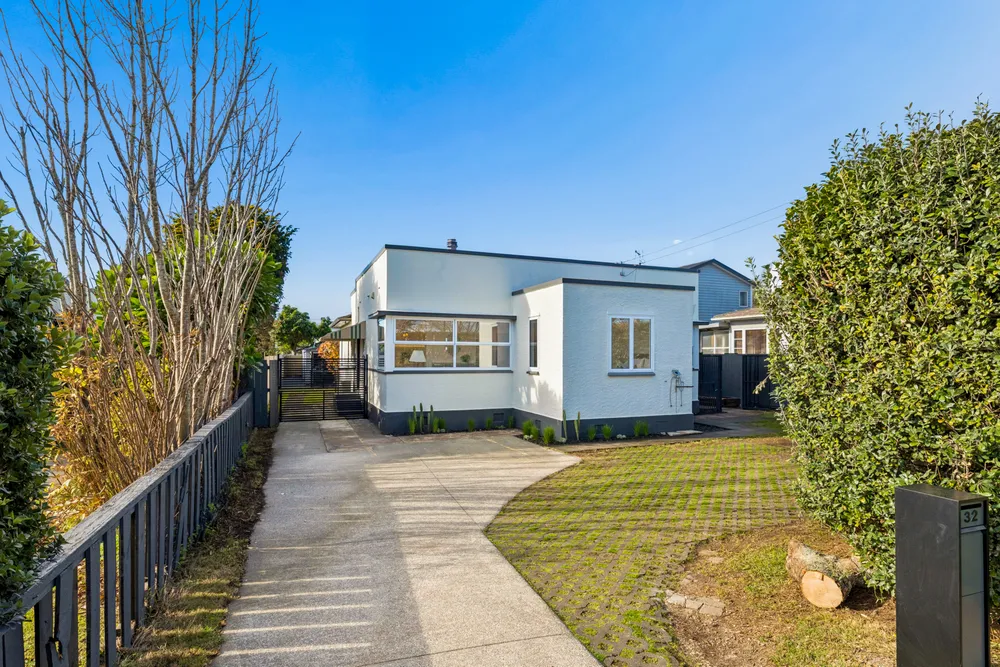Photos of 32 Hendon Avenue