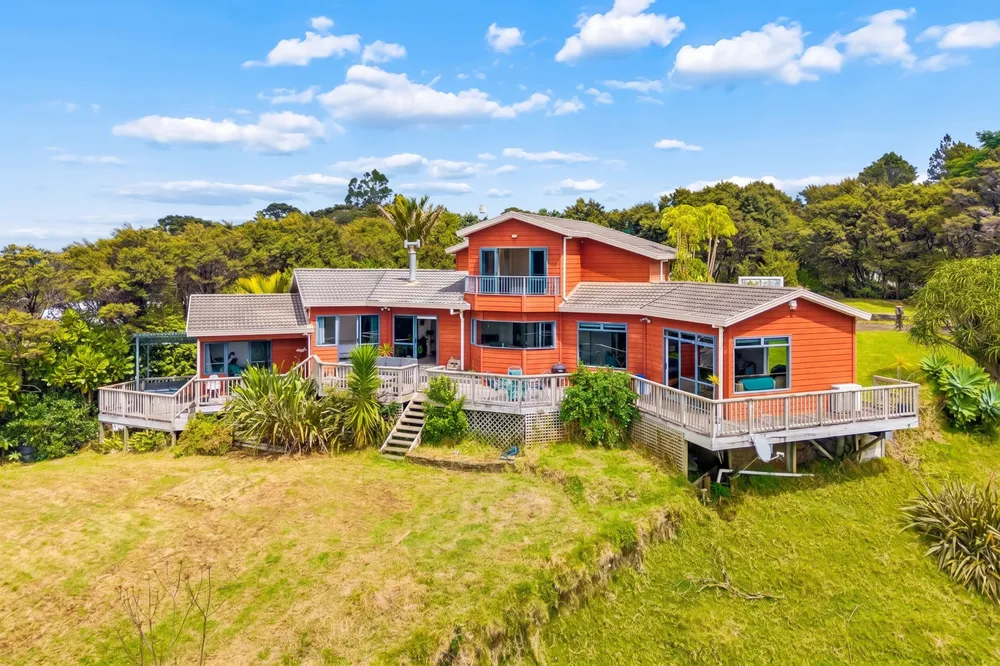 Photos of 31 Rauhuia Crescent