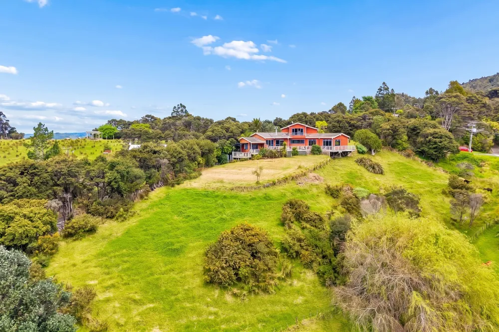 Photos of 31 Rauhuia Crescent