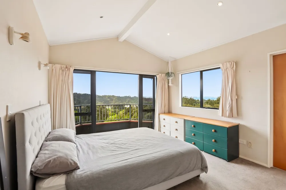 Photos of 31 Rauhuia Crescent