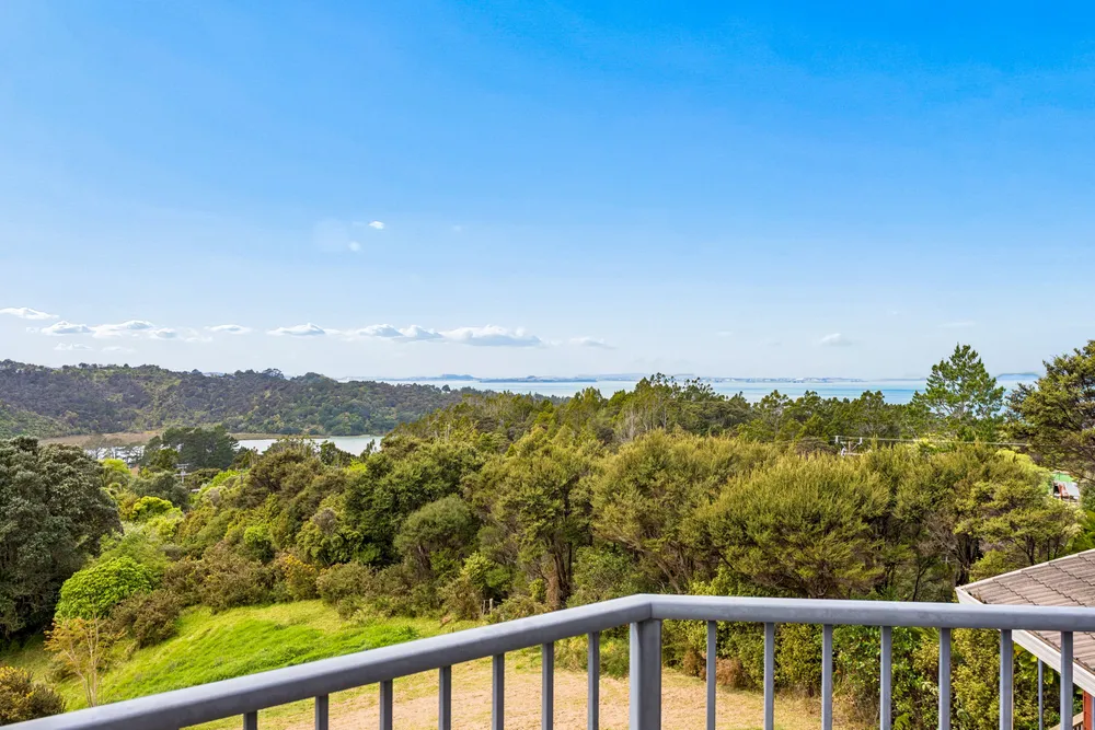 Photos of 31 Rauhuia Crescent