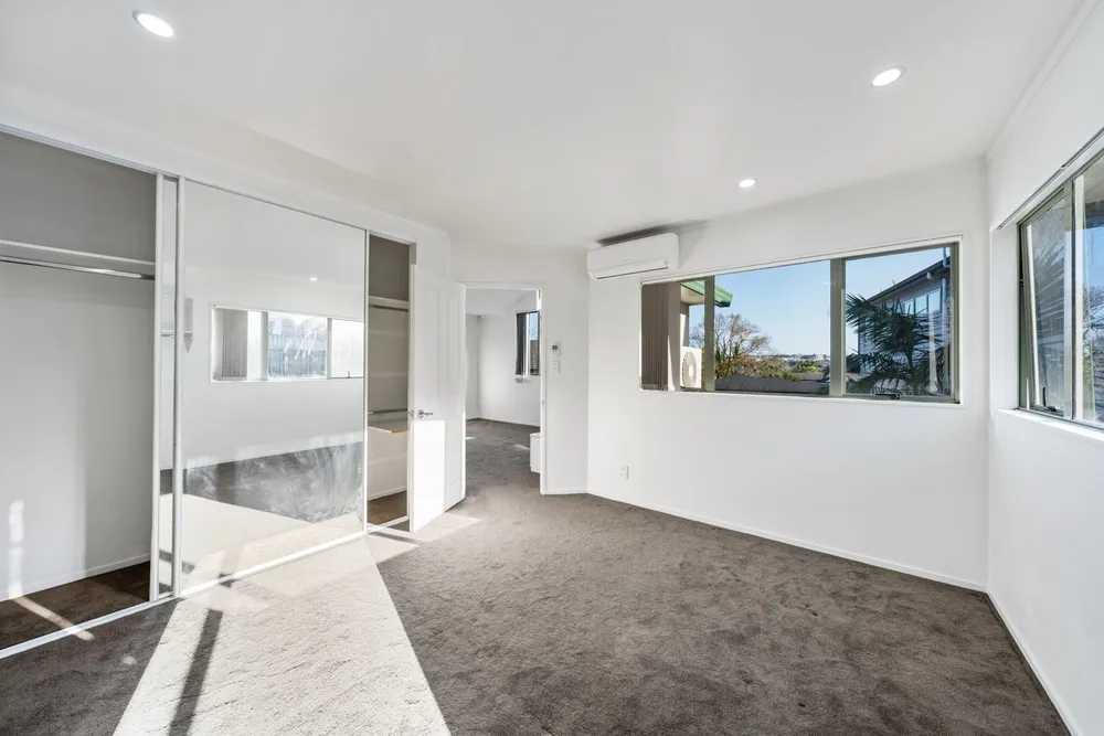 Photos of 46C White Swan Road