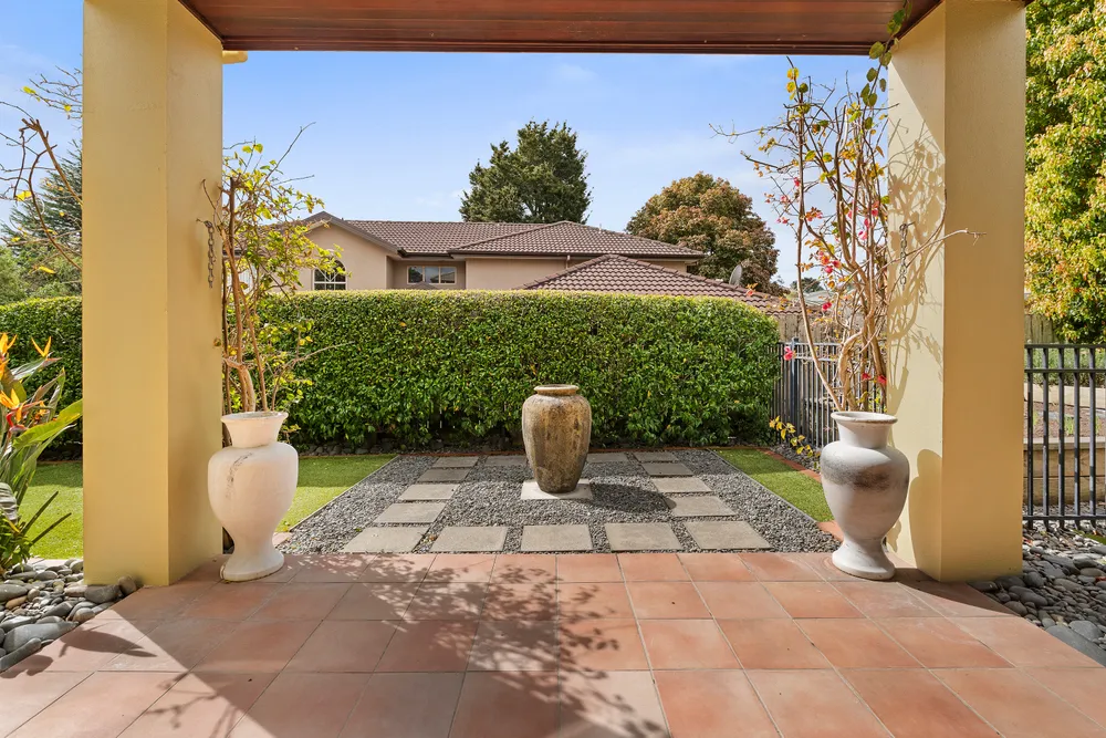 Photos of 11 Summerfield Lane