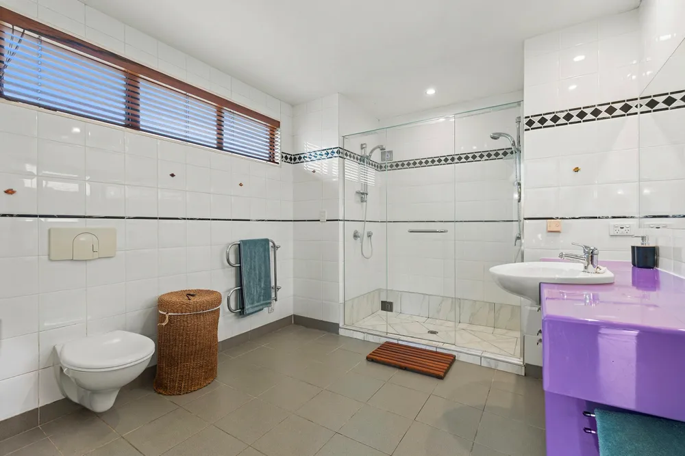 Photos of 11 Summerfield Lane