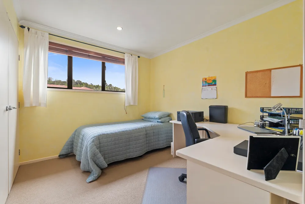 Photos of 11 Summerfield Lane
