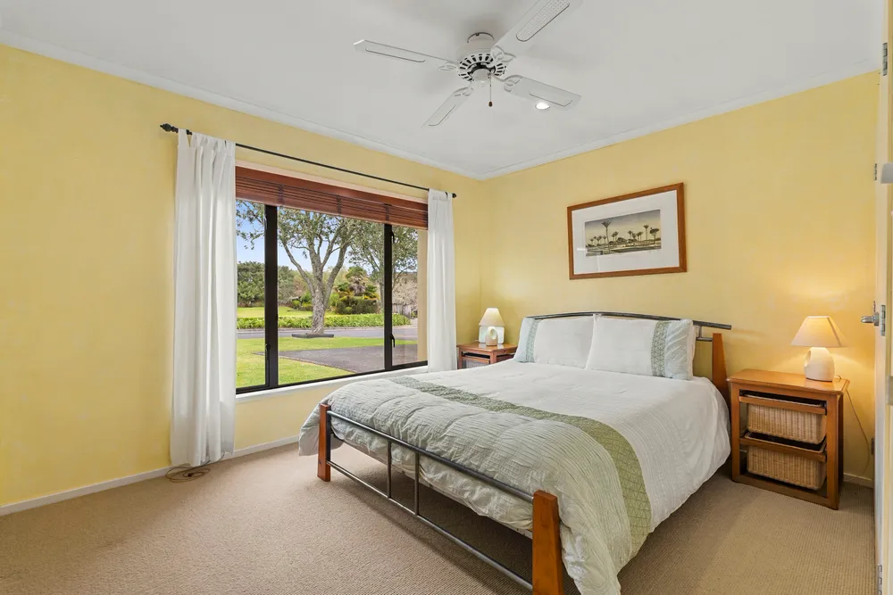 Photos of 11 Summerfield Lane