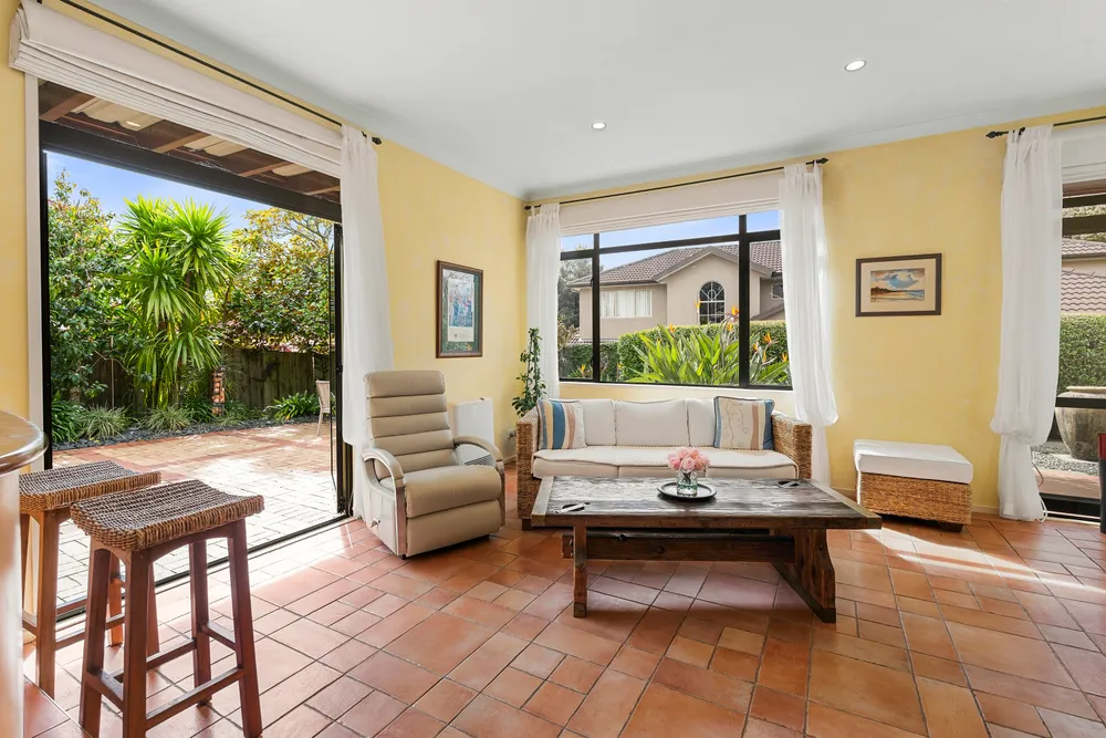 Photos of 11 Summerfield Lane