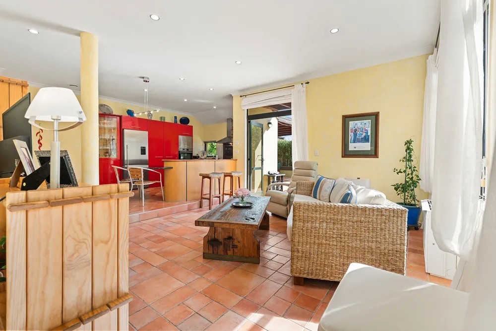 Photos of 11 Summerfield Lane