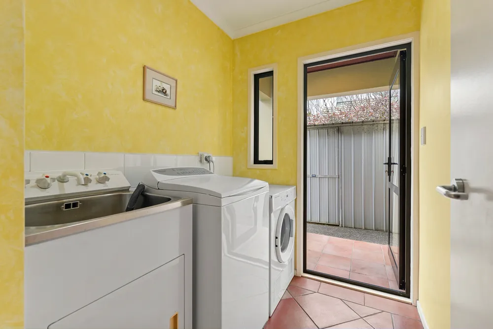 Photos of 11 Summerfield Lane