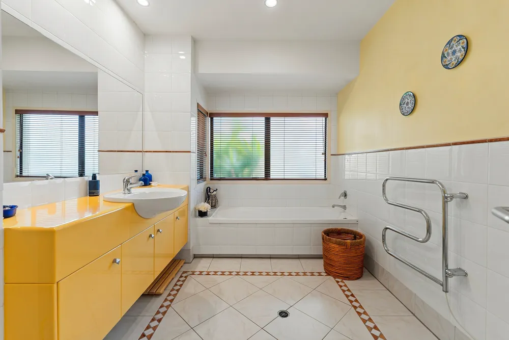 Photos of 11 Summerfield Lane