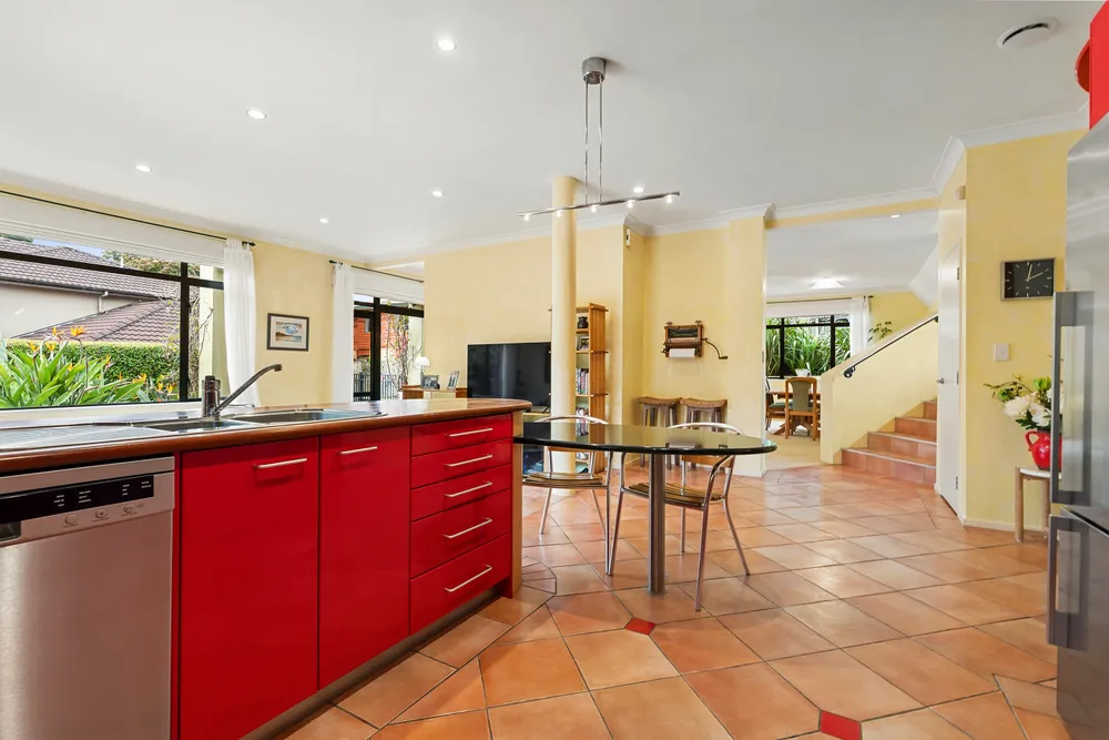 Photos of 11 Summerfield Lane