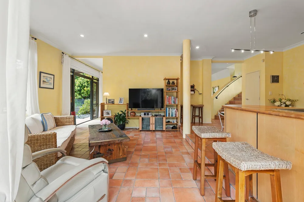 Photos of 11 Summerfield Lane