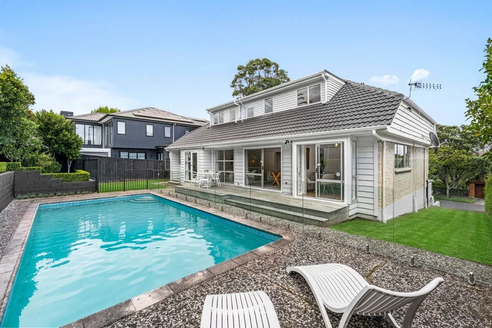 Photos of 6 Stoneyroyd Gardens
