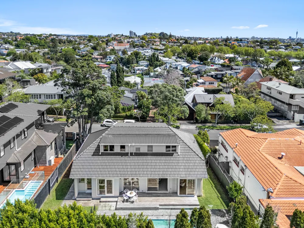 Photos of 6 Stoneyroyd Gardens