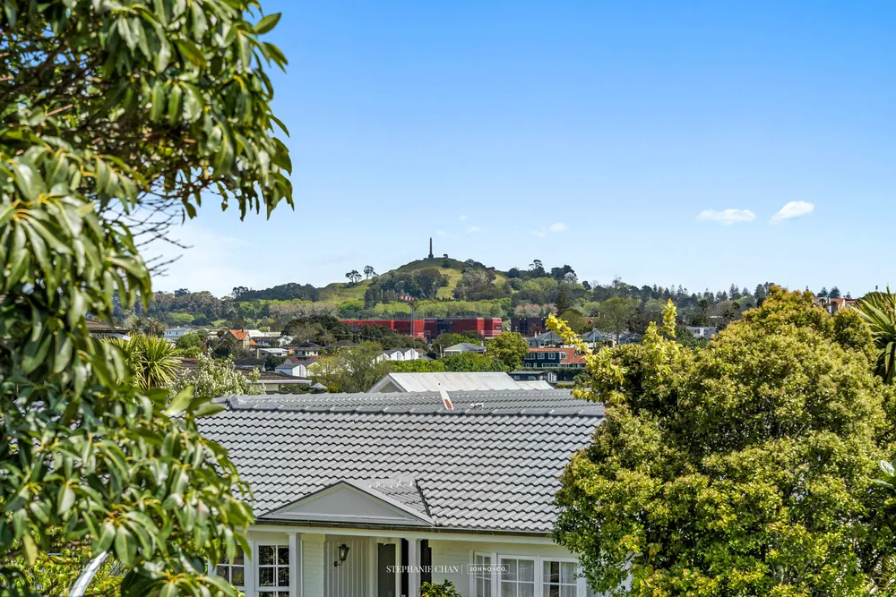 Photos of 6 Stoneyroyd Gardens
