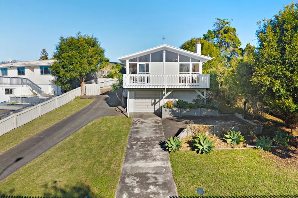 Photos of 33 Ennis Avenue