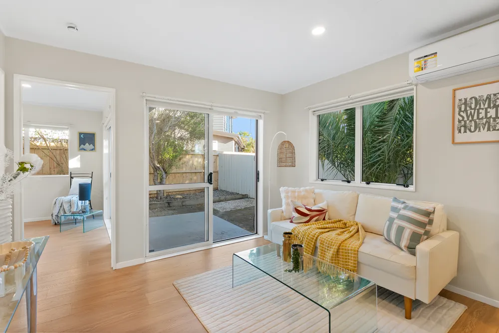 Photos of 33 Ennis Avenue