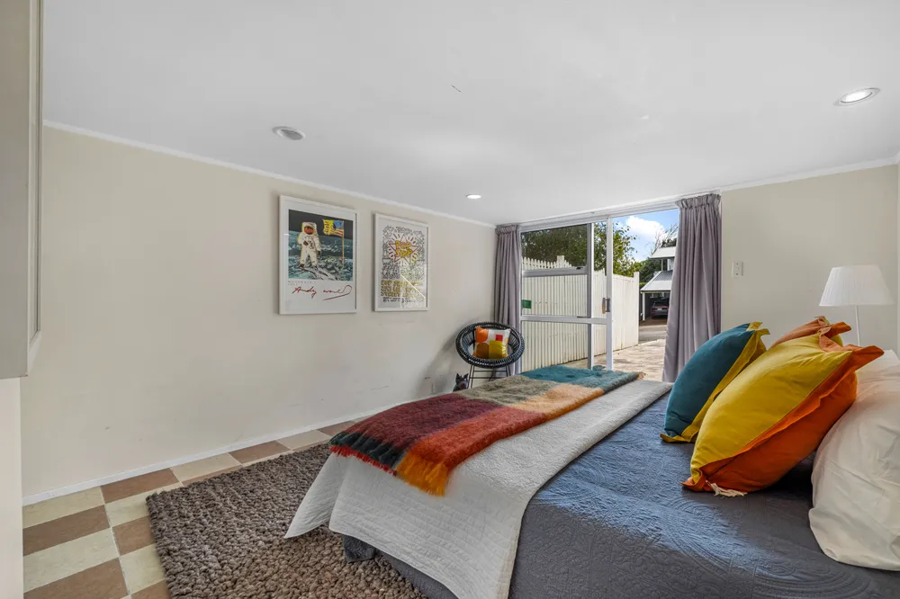Photos of 2/1 Appleyard Crescent