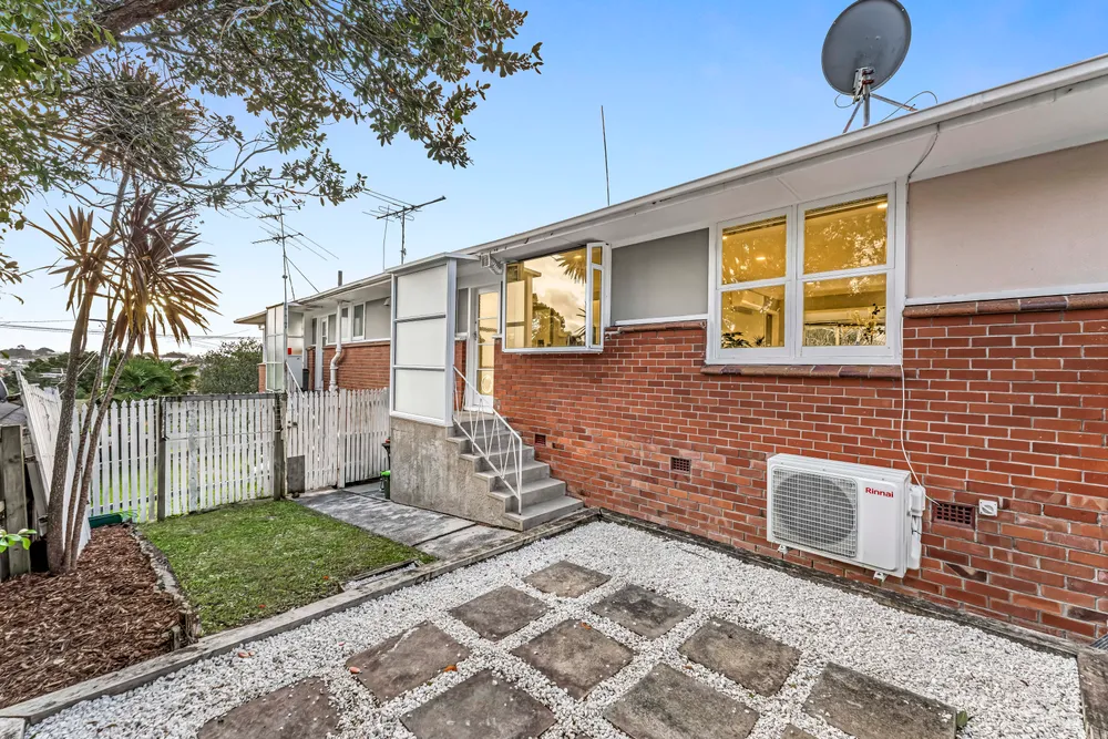 Photos of 2/1 Appleyard Crescent