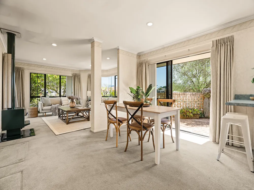 Photos of 2 Luculia Drive