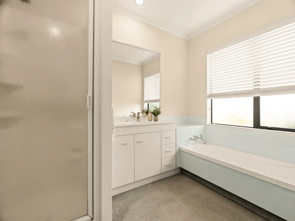Photos of 2 Luculia Drive