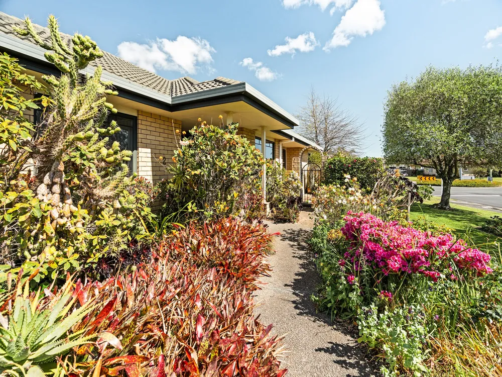 Photos of 2 Luculia Drive