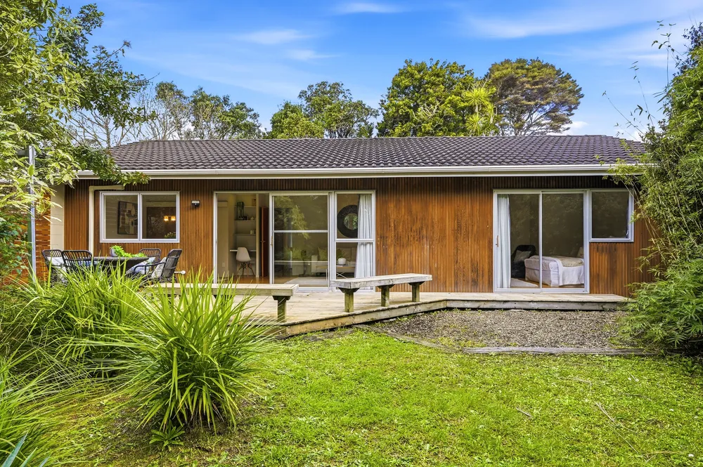 Photos of 15 Sartors Avenue