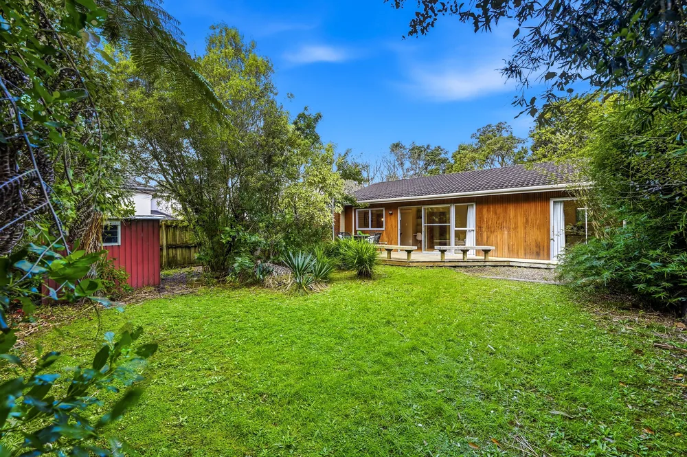 Photos of 15 Sartors Avenue