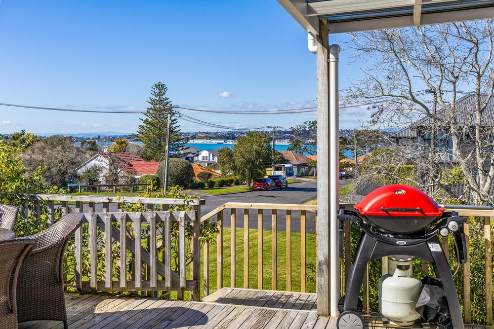 Photos of 11 Silverton Avenue