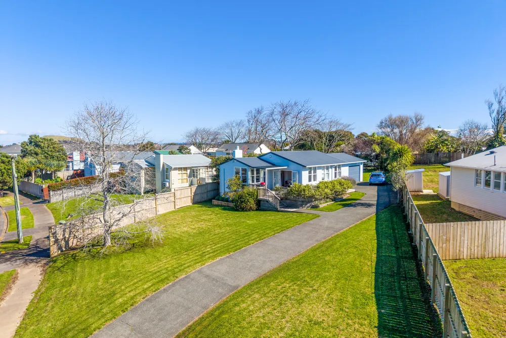Photos of 11 Silverton Avenue