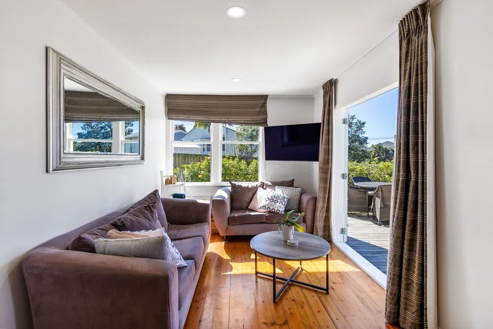Photos of 11 Silverton Avenue