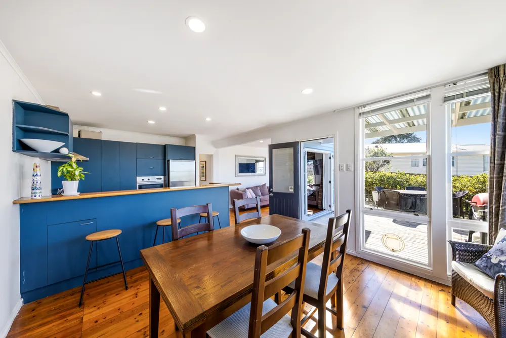 Photos of 11 Silverton Avenue