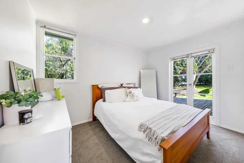 Photos of 11 Silverton Avenue