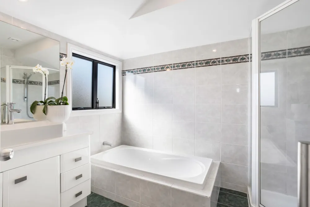 Photos of 115A Lucerne Road