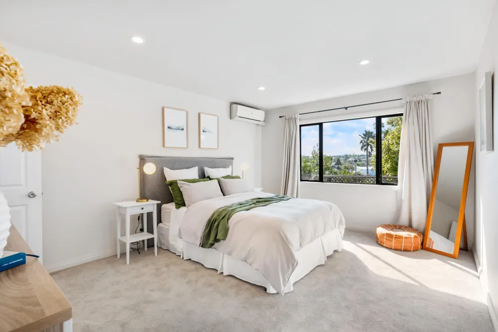 Photos of 115A Lucerne Road