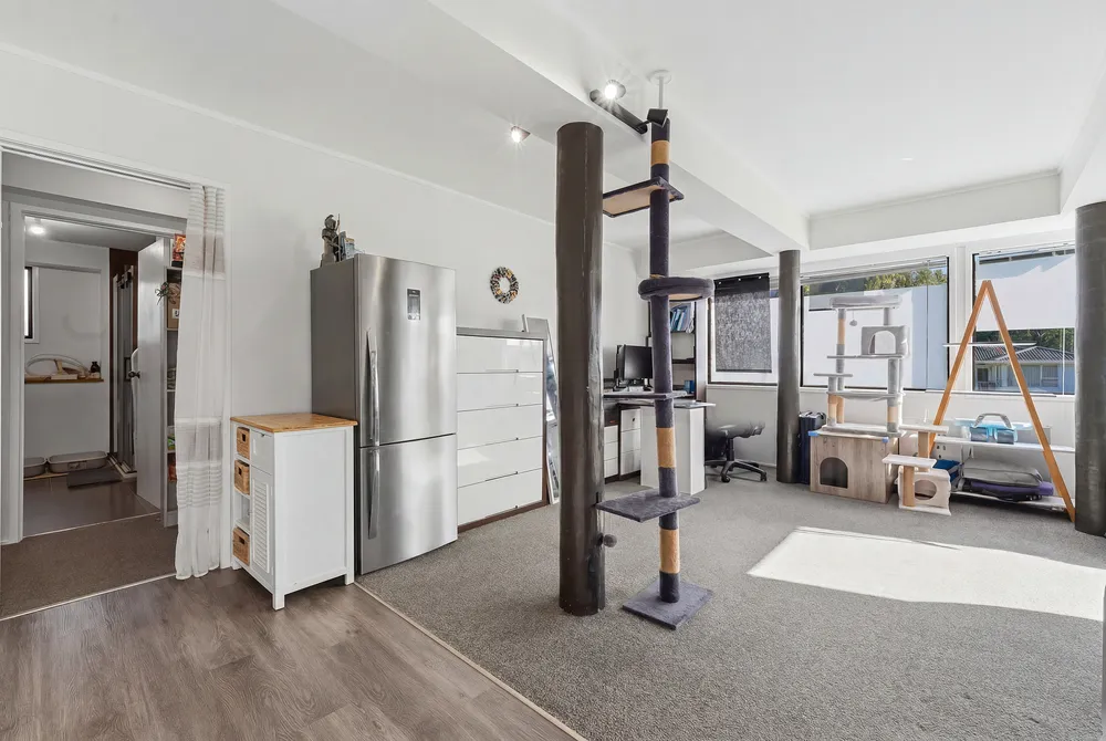 Photos of 85 Oaktree Avenue