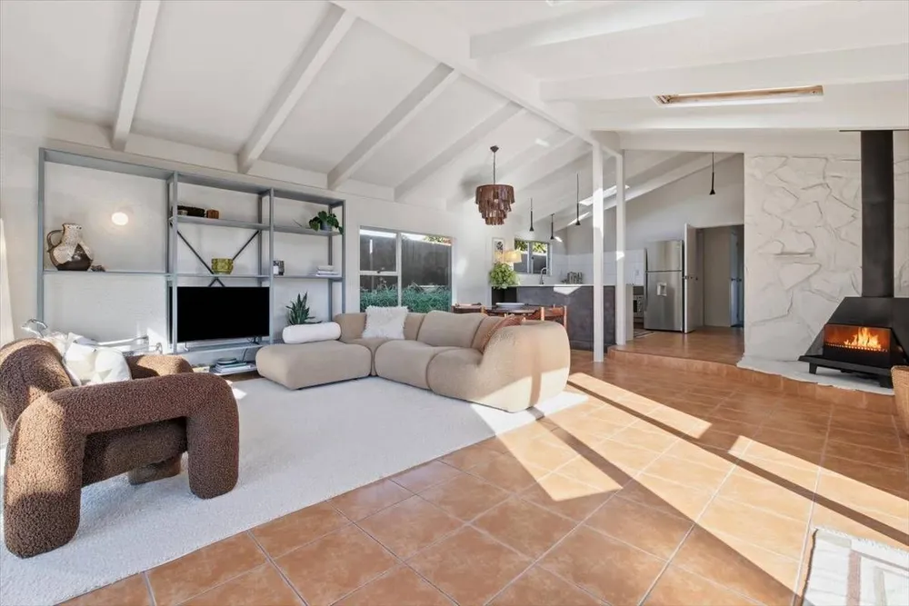 Photos of 18B Levers Road