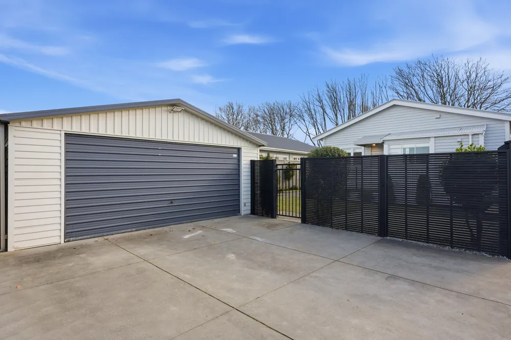 Photos of 34 Poulton Avenue