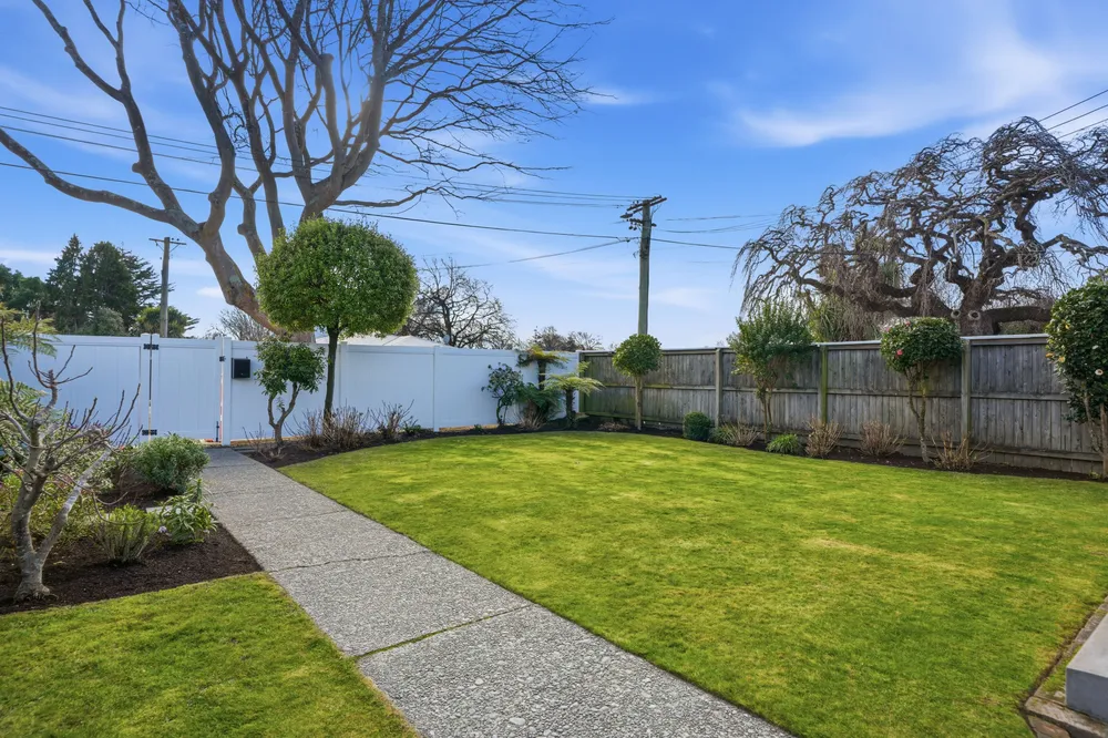 Photos of 34 Poulton Avenue