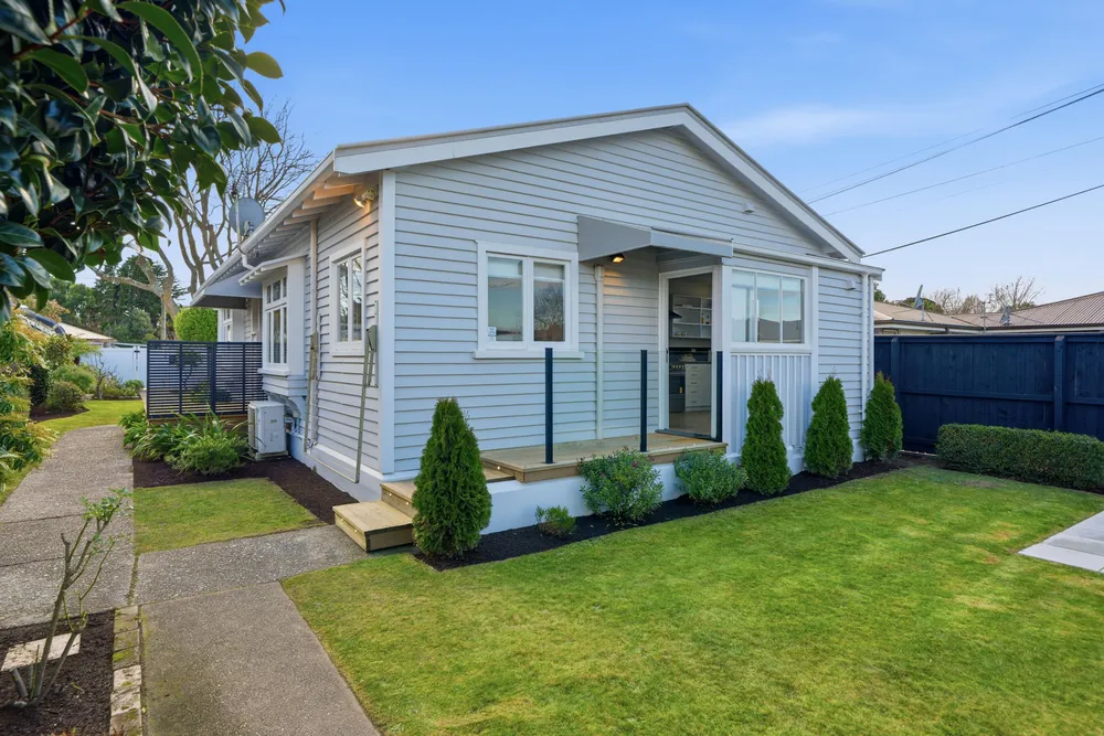 Photos of 34 Poulton Avenue