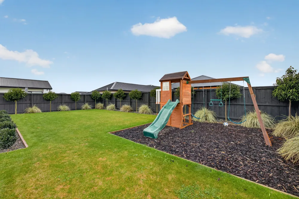 Photos of 18 Finstock Way
